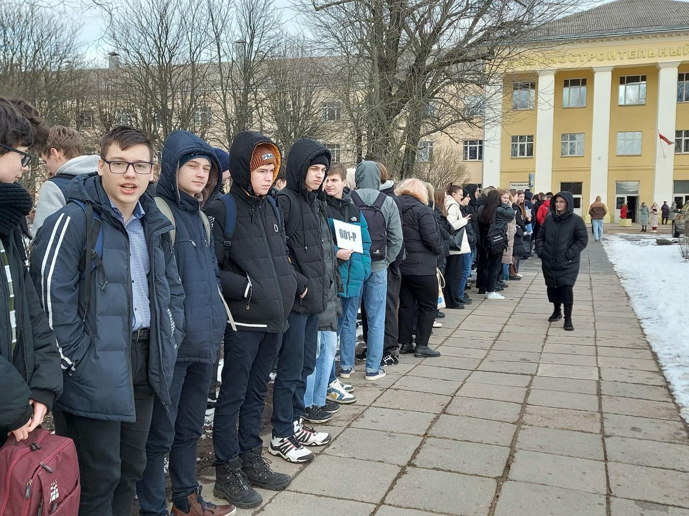 Тренировка по действиям в условиях чрезвычайных ситуаций и сигналам гражданской обороны